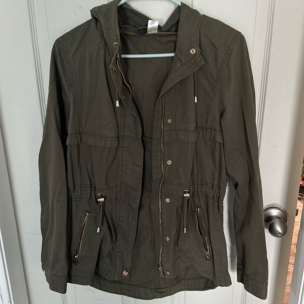 H&M womens olive green utility jacket with gold zippers